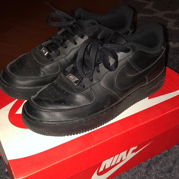 Nike Airforce 1s All Black - Picture 3 of 4